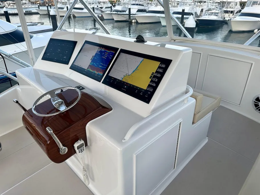 2009-custom-carolina-58-convertible-power-9471466-20240717133256842-1_XLARGE The gear